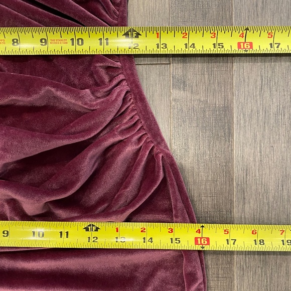 Abercrombie & Fitch Asymmetrical Ruched Velvet Midi Dress - Picture 6 of 8